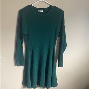 Elegant Green Long Sleeve Dress (Bin L) 5/$85​